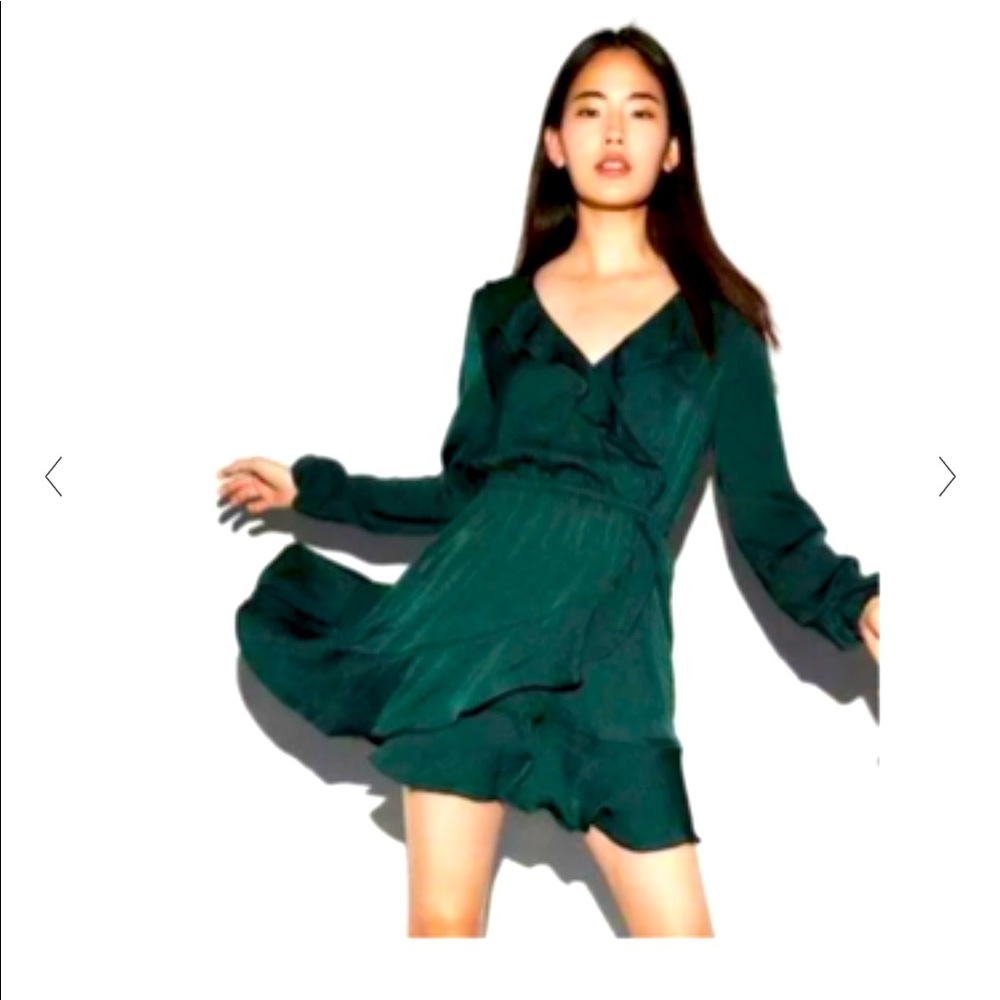 Express mini dress - emerald green satin.